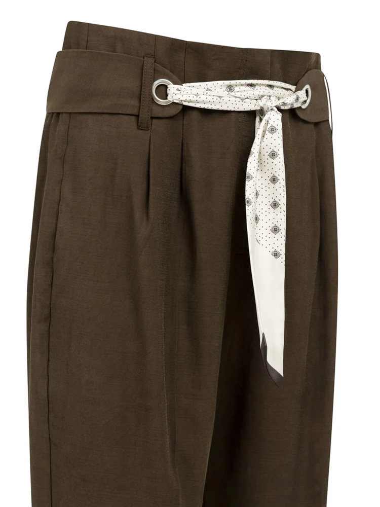 Yaya Broek met sjaalceintuur